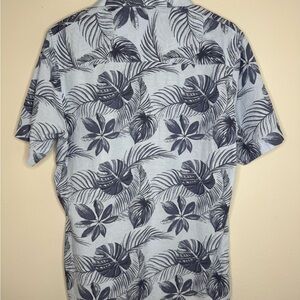 Travis Mathew Mens Button Up Shirt Short Sleeve Floral Size M
